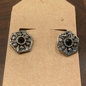 Laura Gayle Vintage Earrings
Silver & Black
Clip On